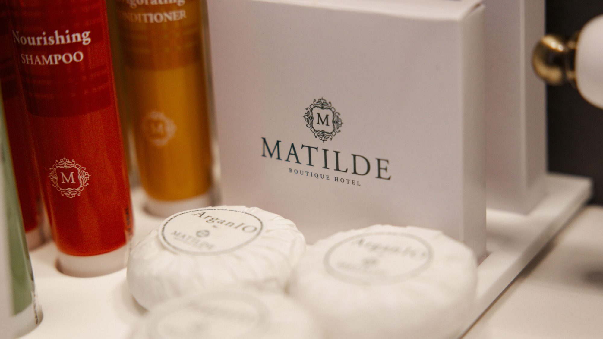 Kit Luxury da bagno con il brand di Matilde Boutique Hotel